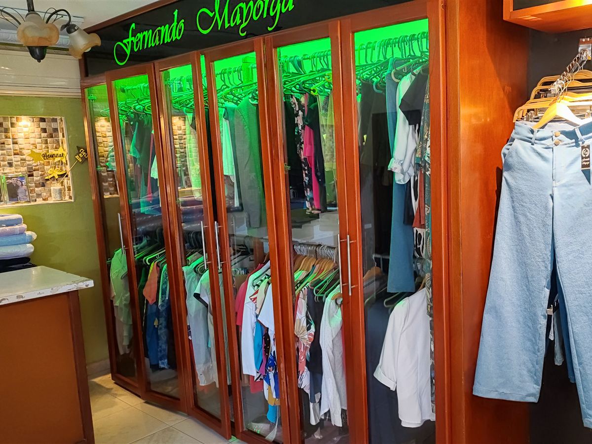 Interior de la tienda Confecciones Fernando Mayorga en Bucaramanga